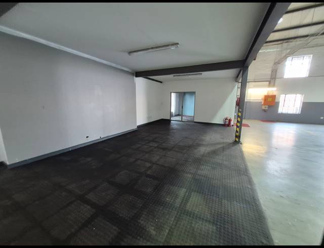 1,111M² WAREHOUSE TO LET IN PAARDEN EILAND